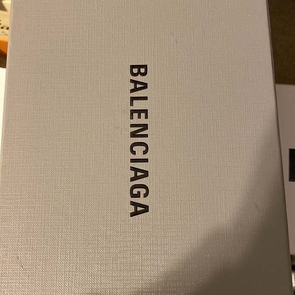 New Balenciaga slides - Picture 3 of 5